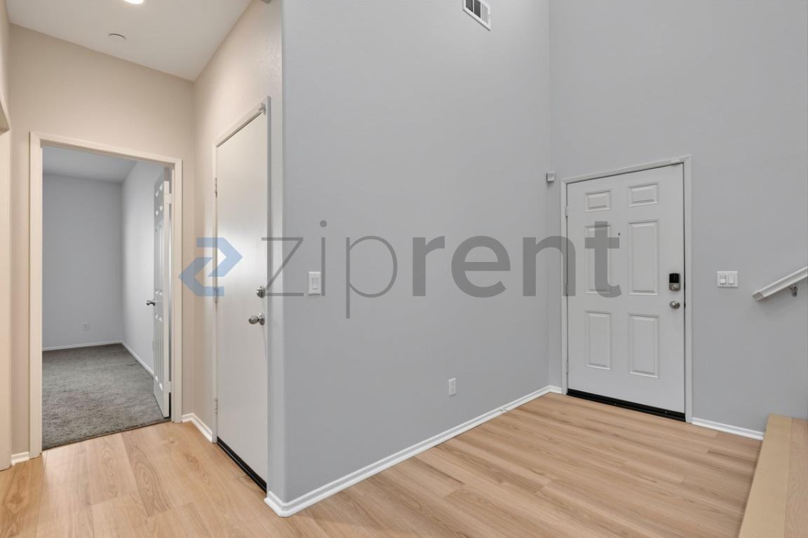 1033 Egret St - Photo 7 of 50