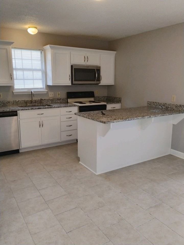 1012 Fox Run Dr - Photo 5 of 10