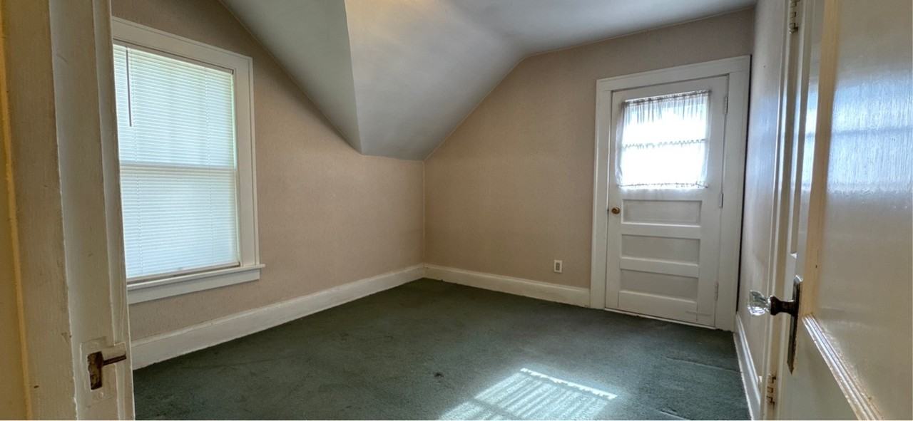 340 Parker Ave E - Photo 5 of 28