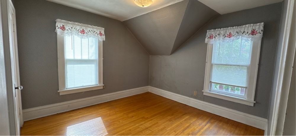 340 Parker Ave E - Photo 7 of 28