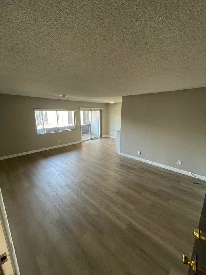 Encino Parkwest Apartments - Photo 4 of 10
