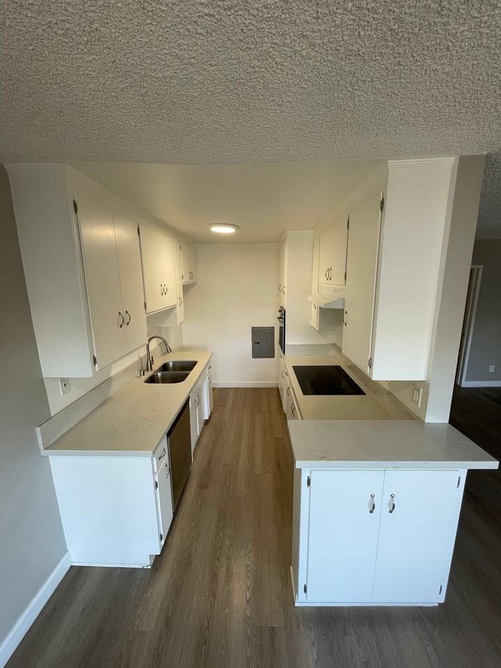 Encino Parkwest Apartments - Photo 5 of 10