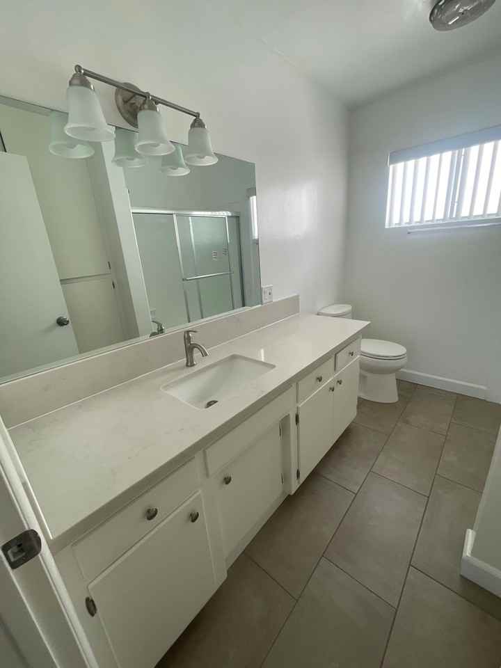 Encino Parkwest Apartments - Photo 7 of 10