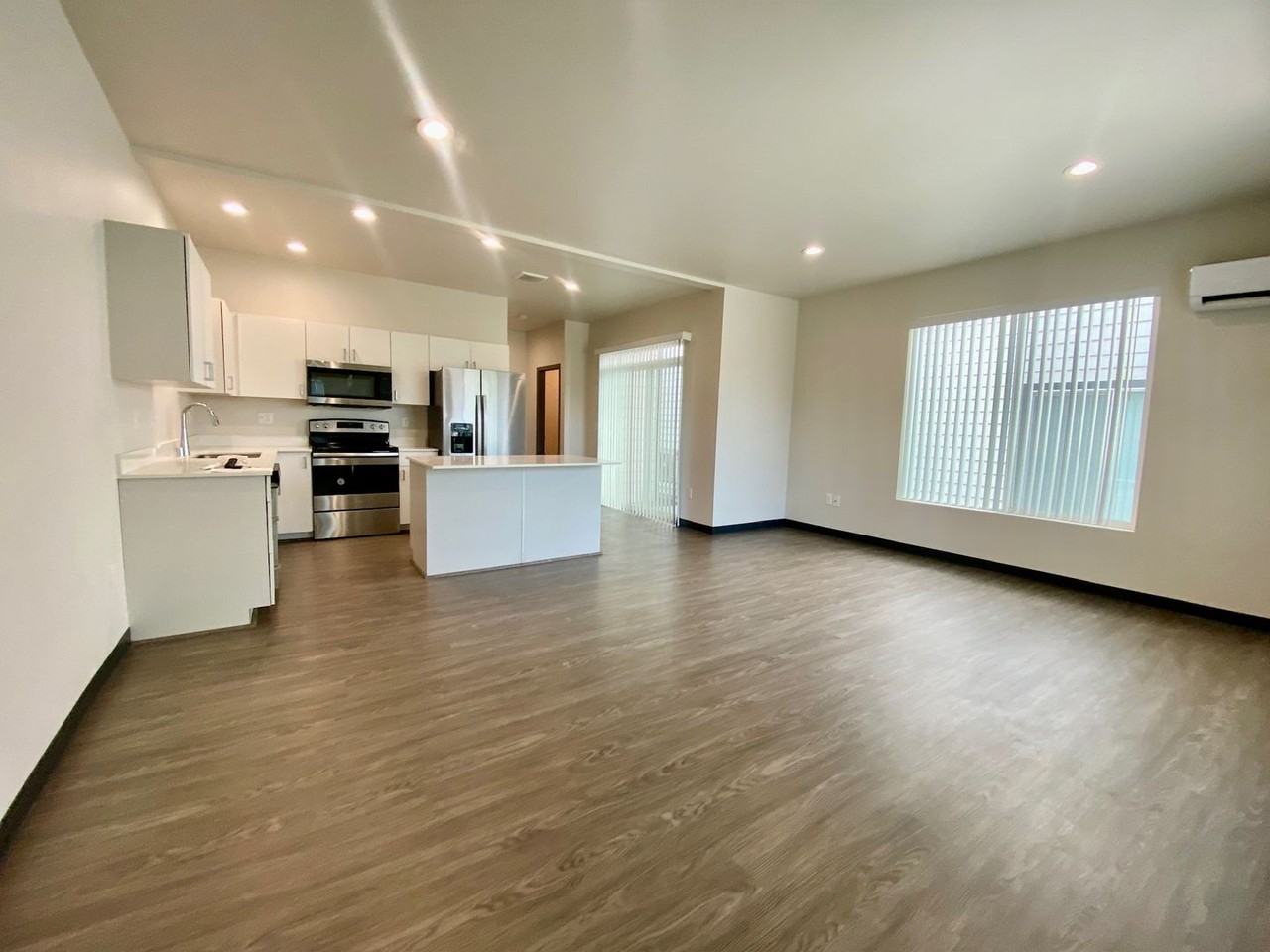 907 Greenfield Dr - Photo 4 of 16