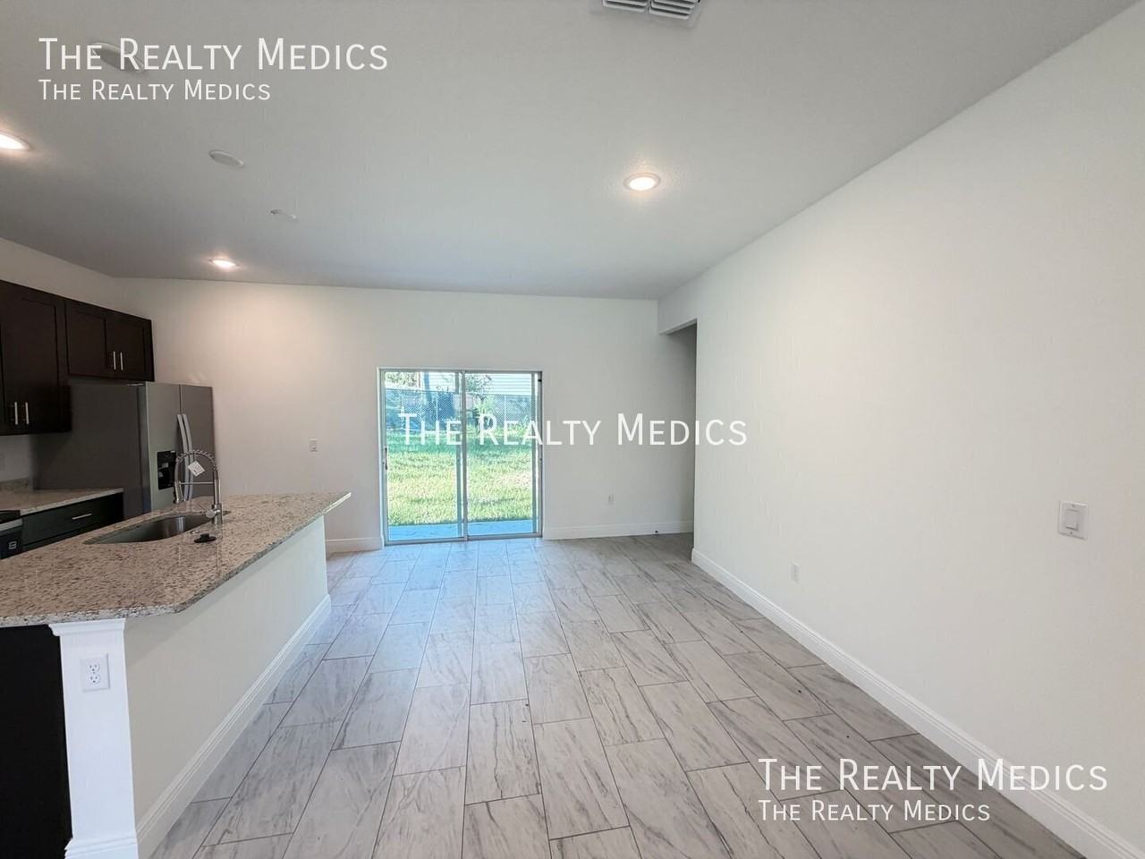 10126 N Biscayne Dr - Photo 7 of 25