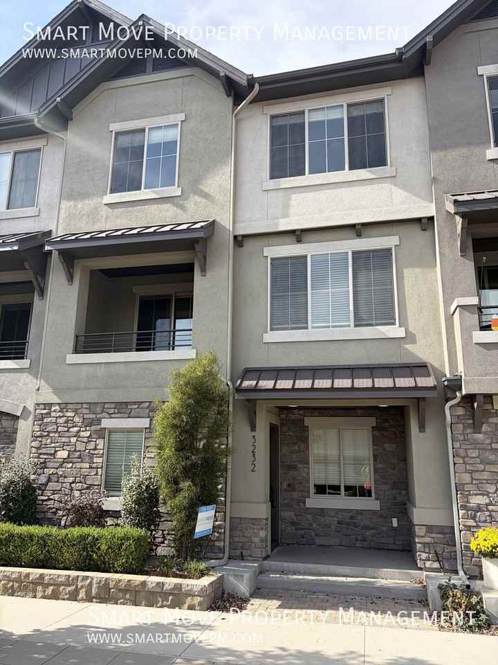 3232 E Thoroughbred Ln - Photo 2 of 30