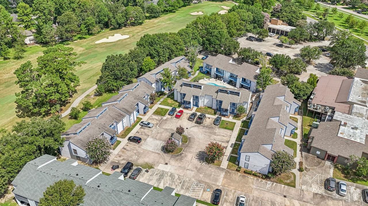 ROOKWOOD GOLF APARTMENTS - Photo 2 of 17