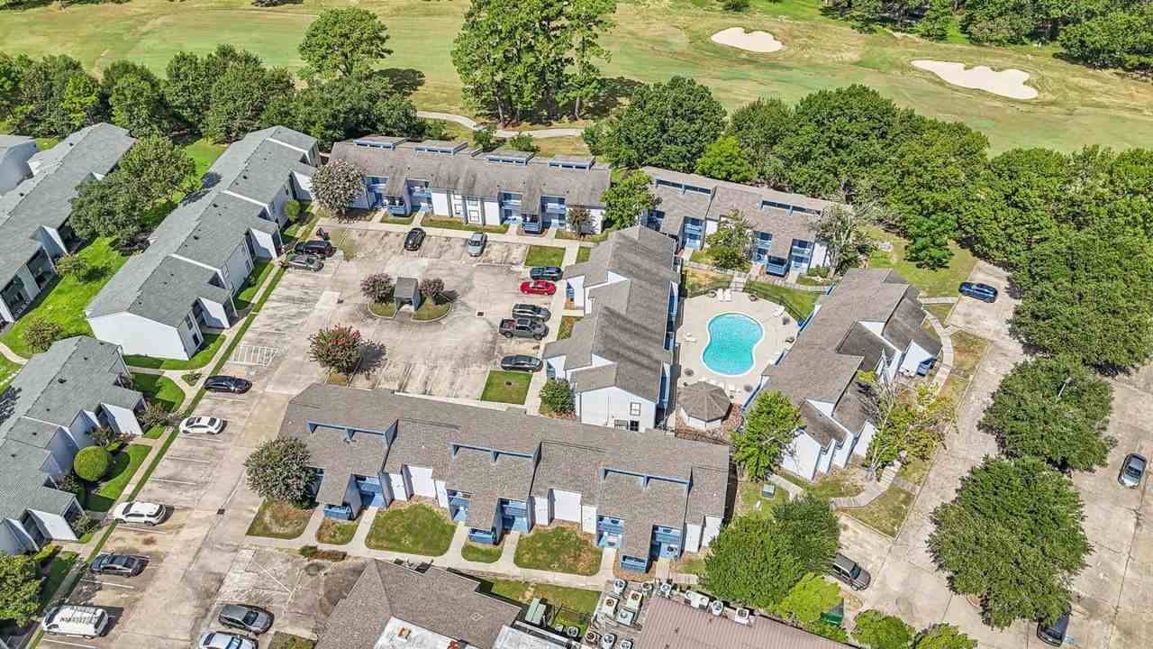 ROOKWOOD GOLF APARTMENTS - Photo 3 of 17