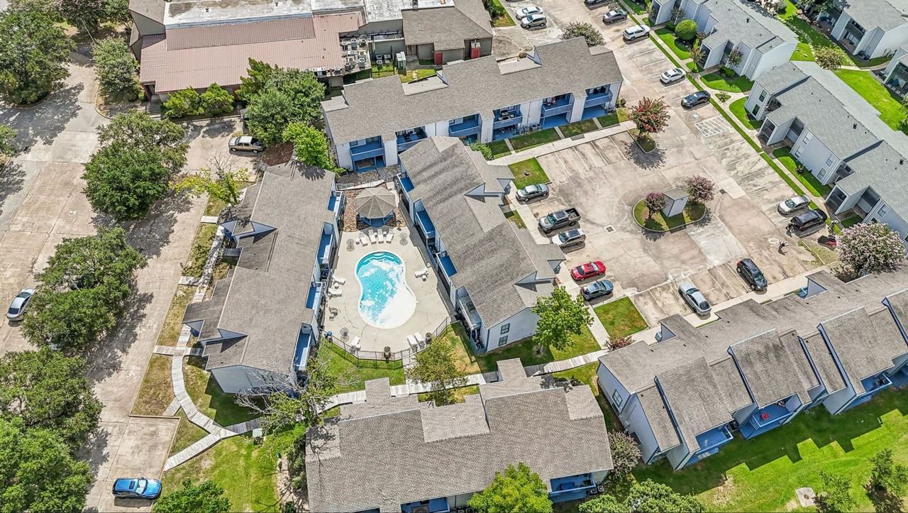 ROOKWOOD GOLF APARTMENTS - Photo 4 of 17