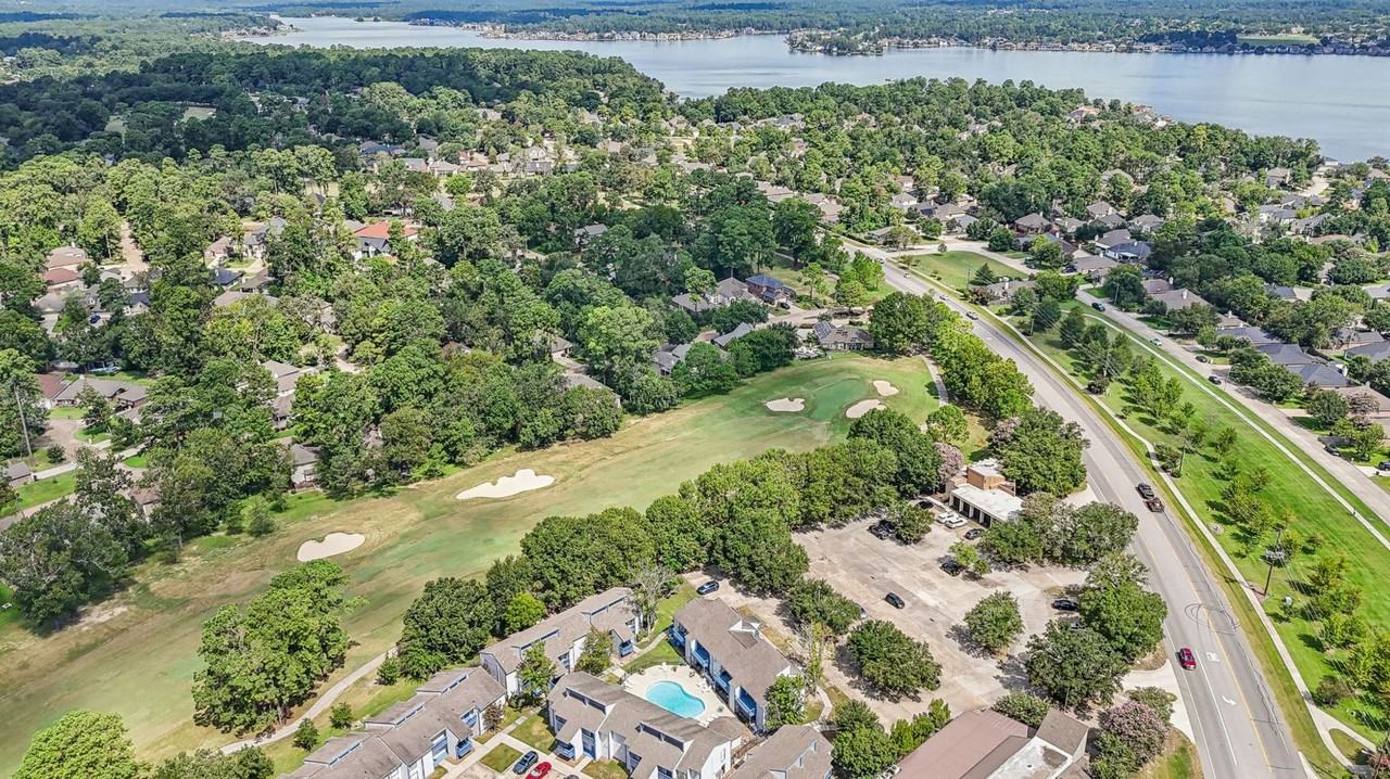 ROOKWOOD GOLF APARTMENTS - Photo 7 of 17