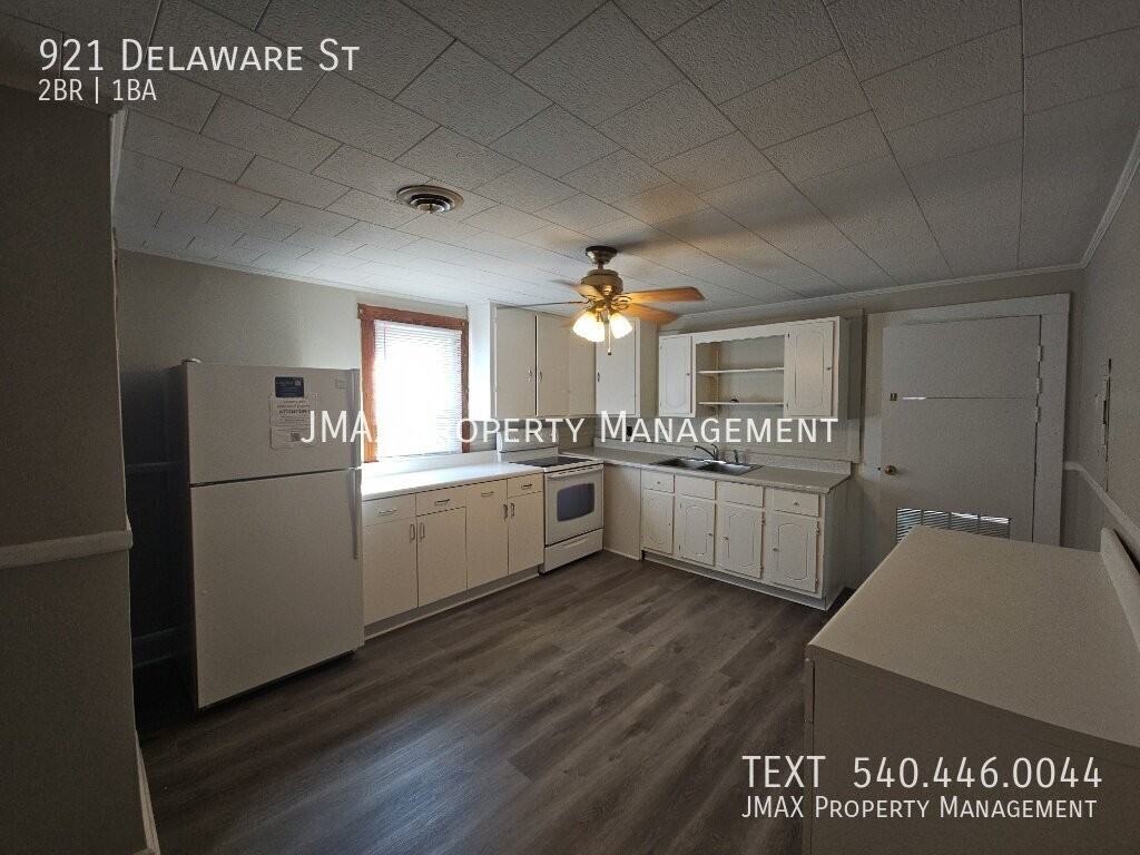 921 Delaware St - Photo 4 of 11