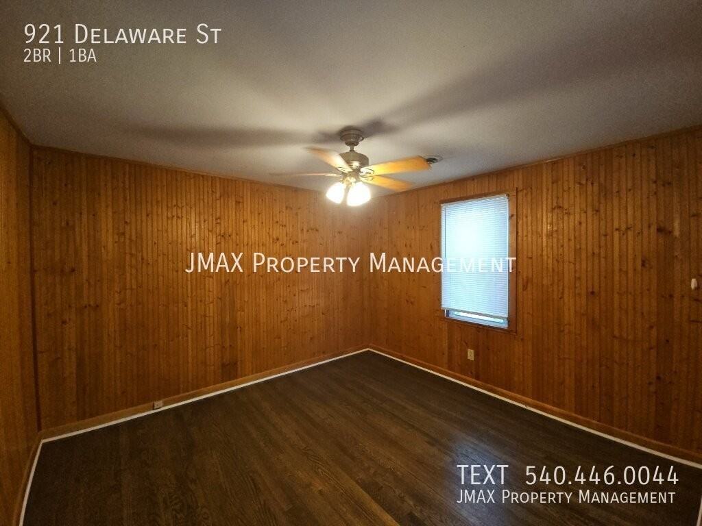 921 Delaware St - Photo 6 of 11