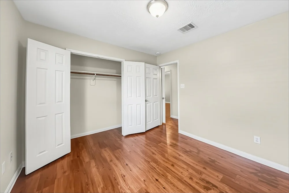 4025 Hawthorne Glen Ct #NA - Photo 3 of 8