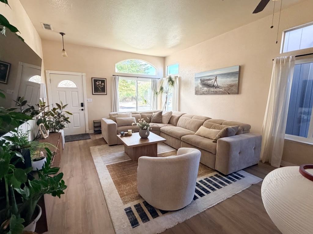 1601 Highland Cir #NA - Photo 4 of 20