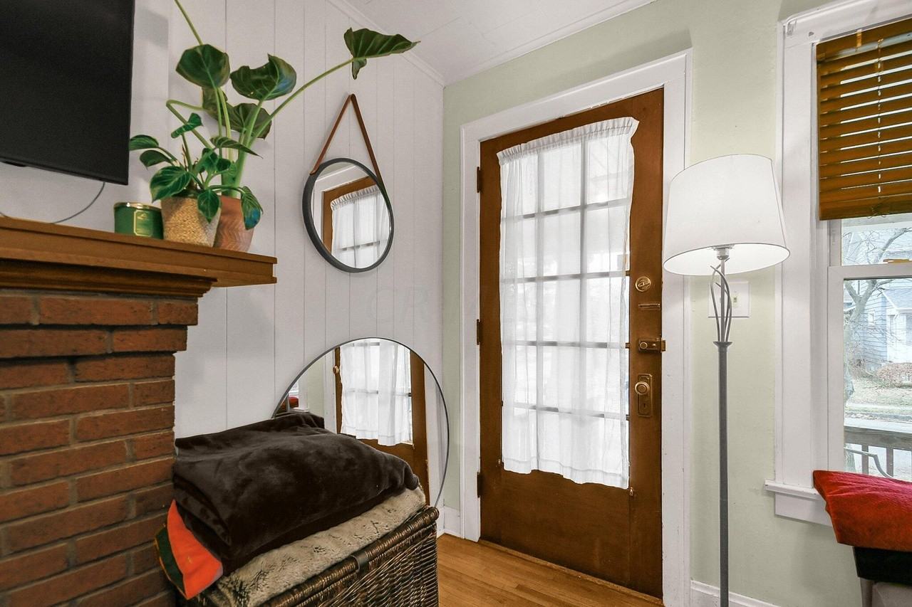 105 W California Ave #105 - Photo 4 of 23