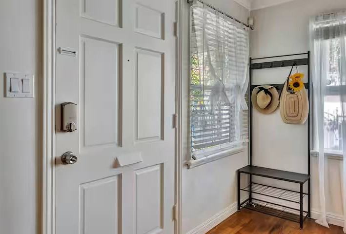 5551 Noble Ave #NA - Photo 6 of 46