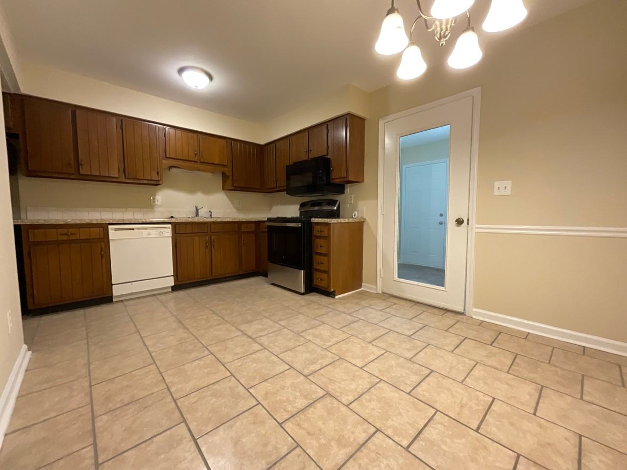 1002 Cedar Place Ct - Photo 4 of 31