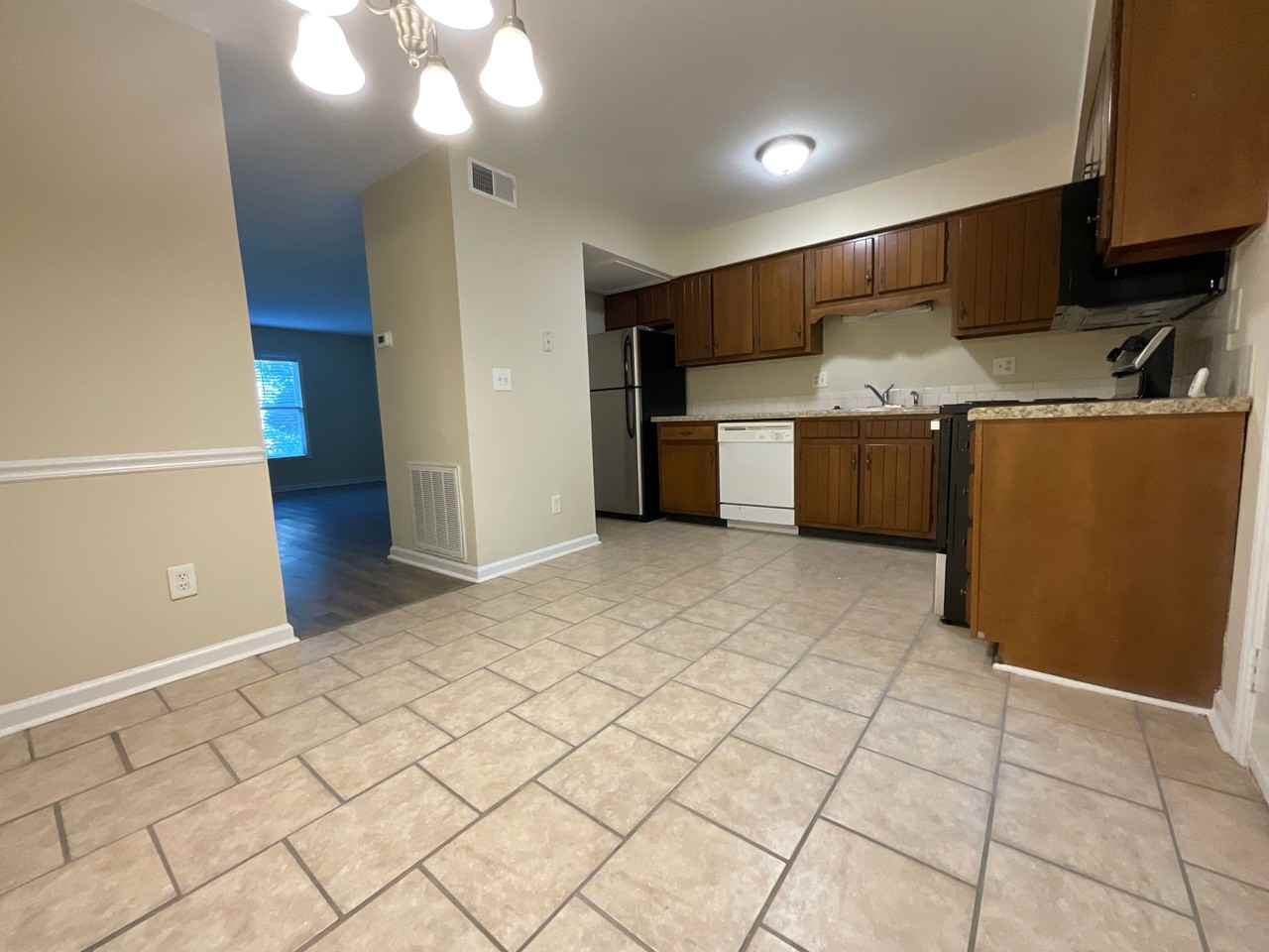 1002 Cedar Place Ct - Photo 5 of 31