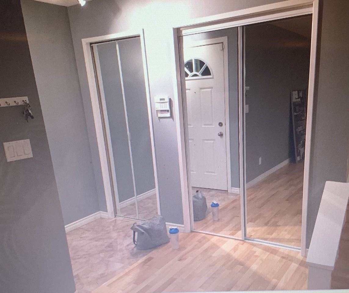 135 Mckenna Cres Se - Photo 2 of 17