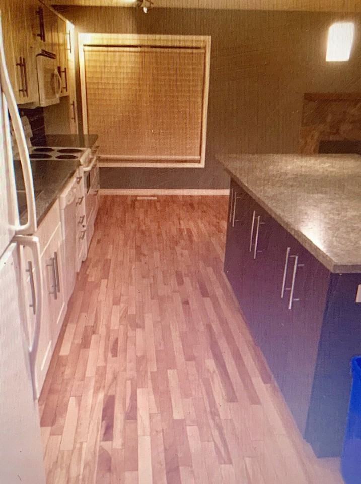 135 Mckenna Cres Se - Photo 3 of 17