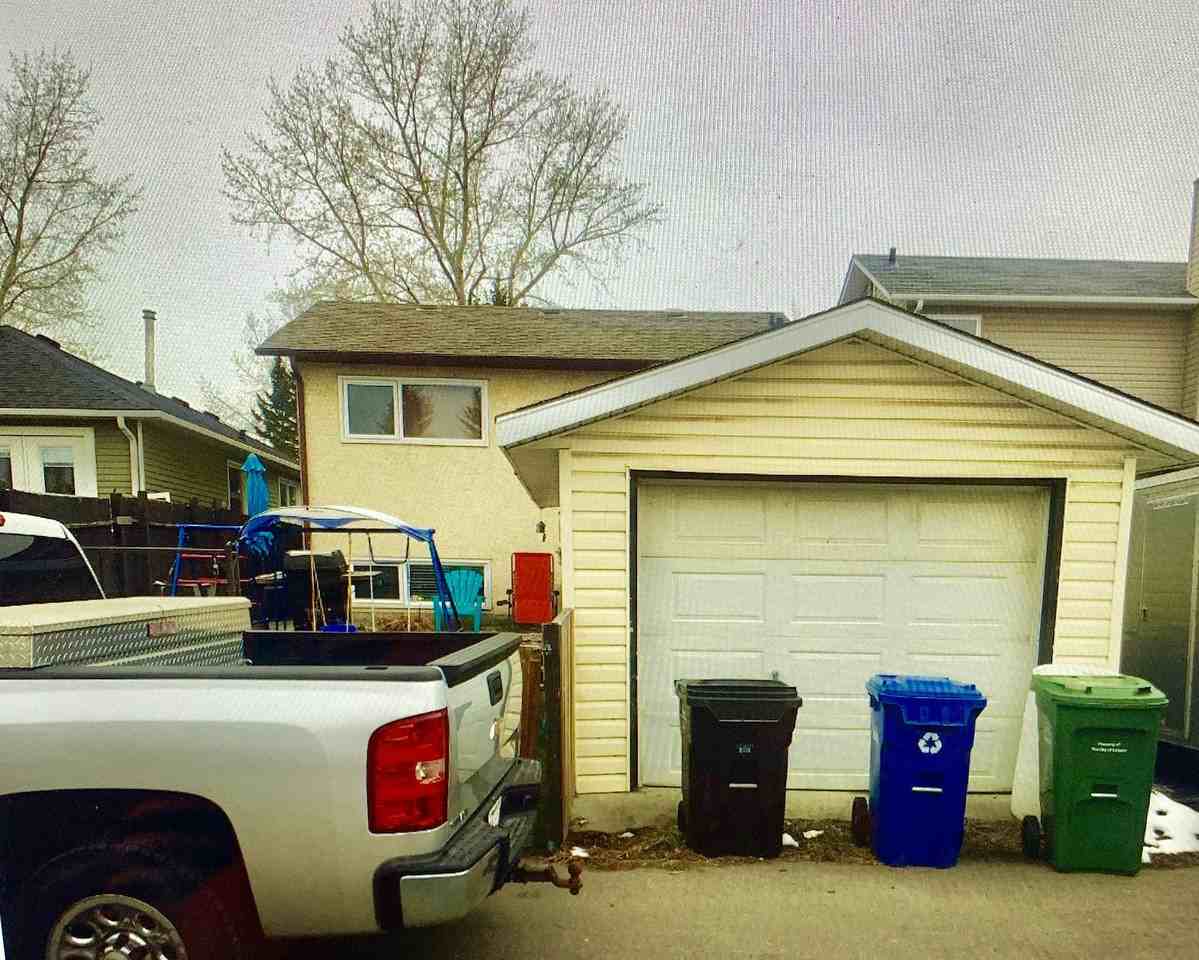 135 Mckenna Cres Se - Photo 5 of 17