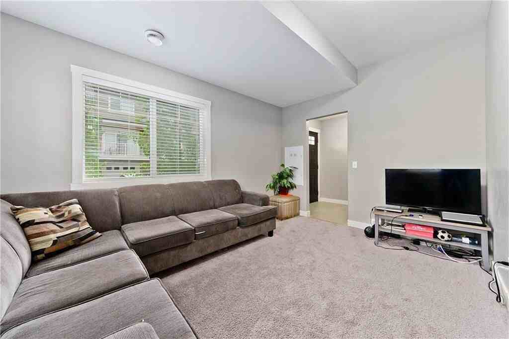 404 Skyview Ranch Grove Ne - Photo 4 of 4