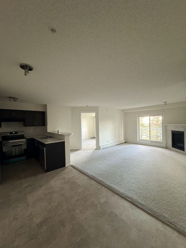 115 Prestwick Villas Se - Photo 3 of 20