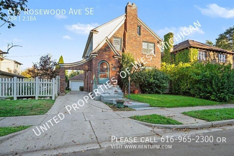 612 Rosewood Ave Se - Photo 2 of 35