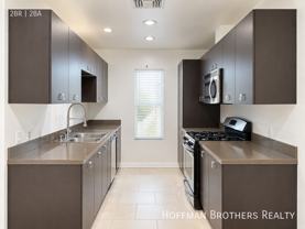 1418 N Poinsettia Pl #5 - Photo 1 of 1