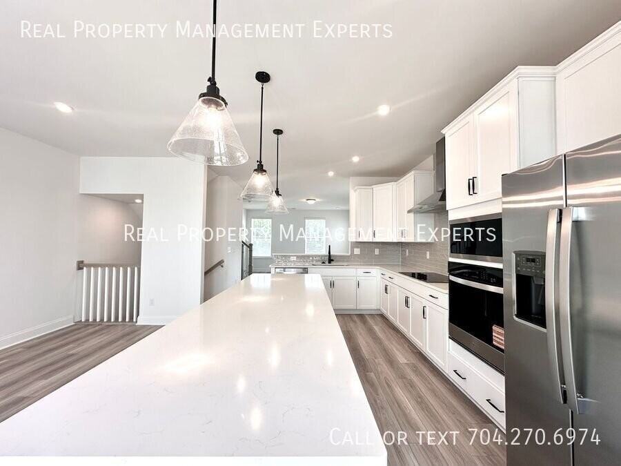 13013 Moon Rd - Photo 3 of 24