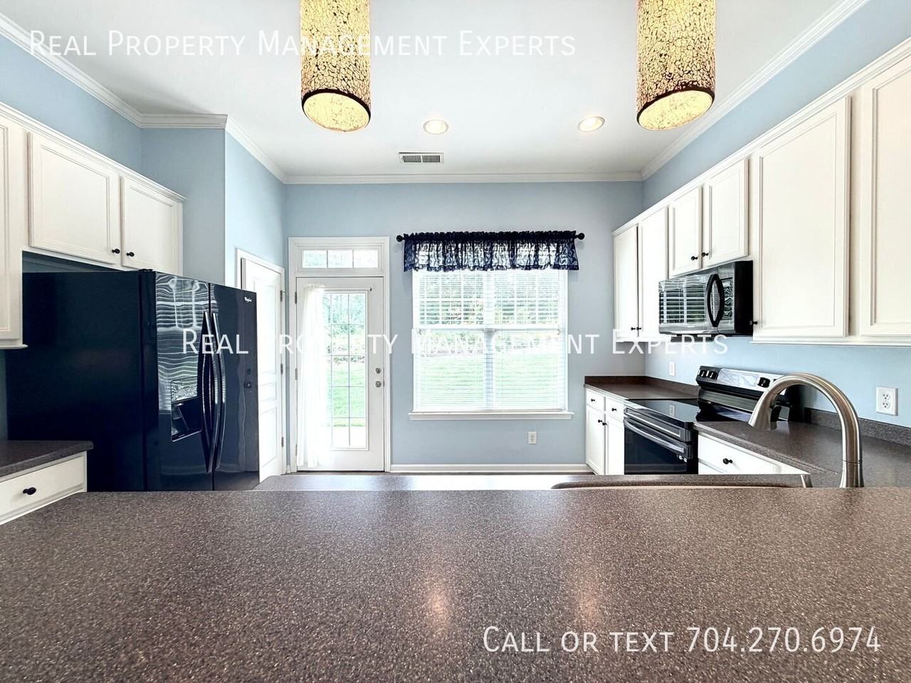 200 Park View Dr - Photo 3 of 19