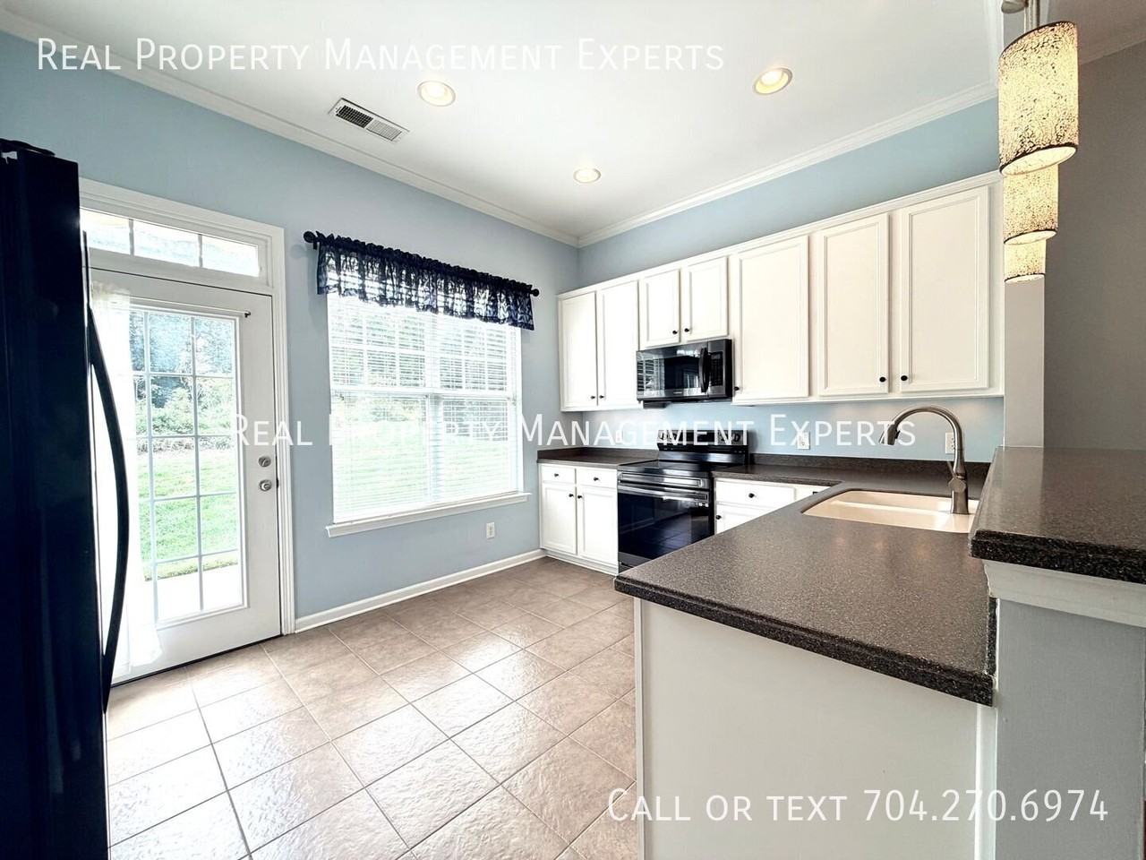 200 Park View Dr - Photo 4 of 19