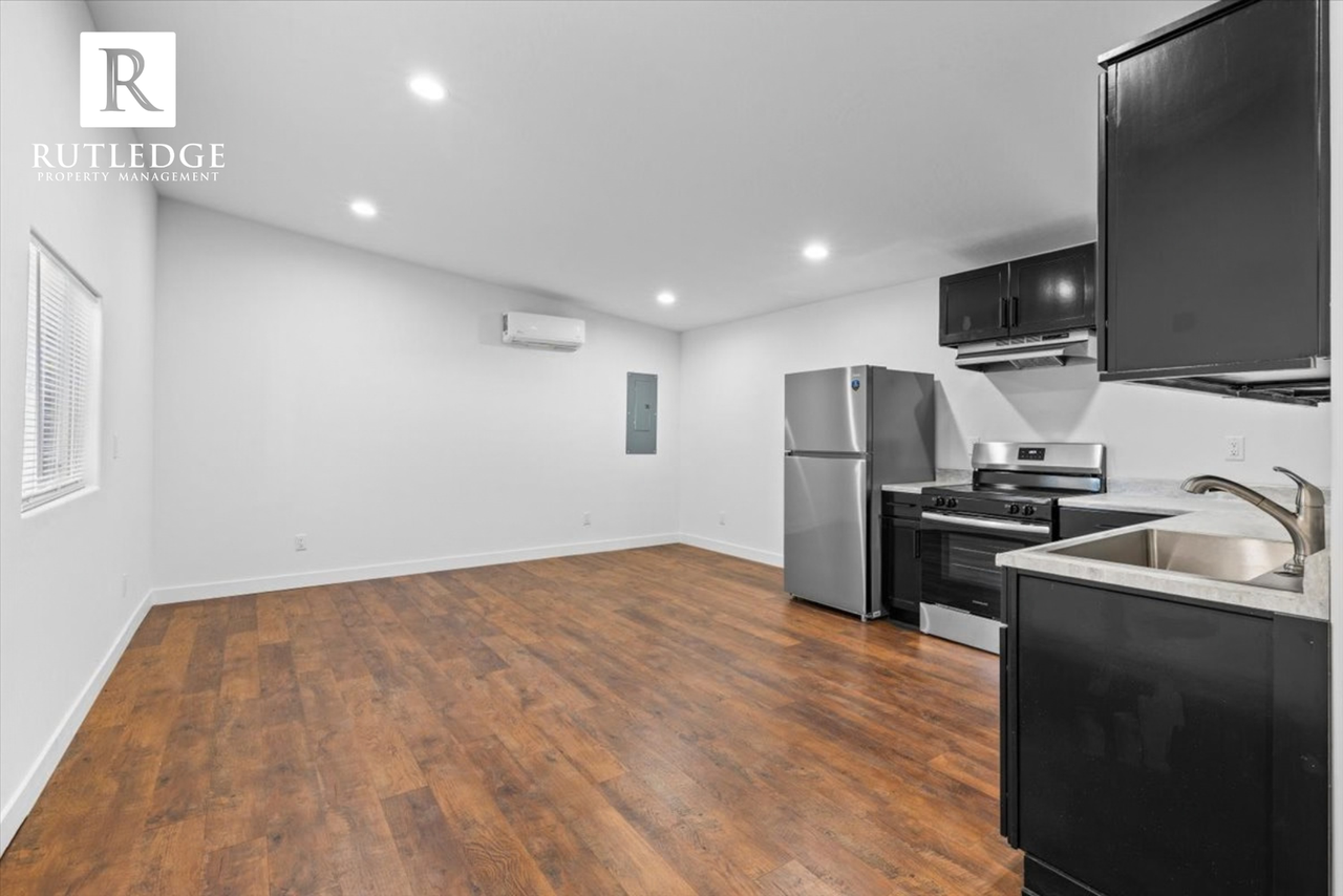 747 Dakota Ave - Photo 2 of 9
