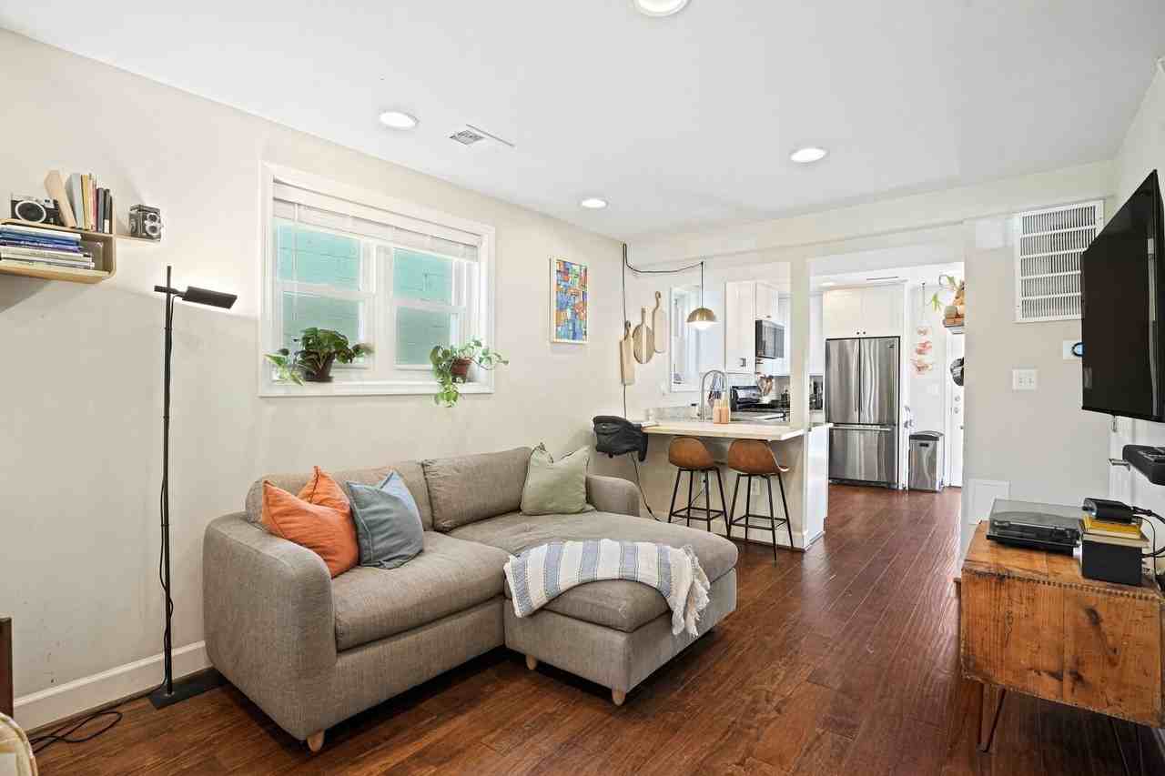 1713 Newton St Ne - Photo 5 of 26