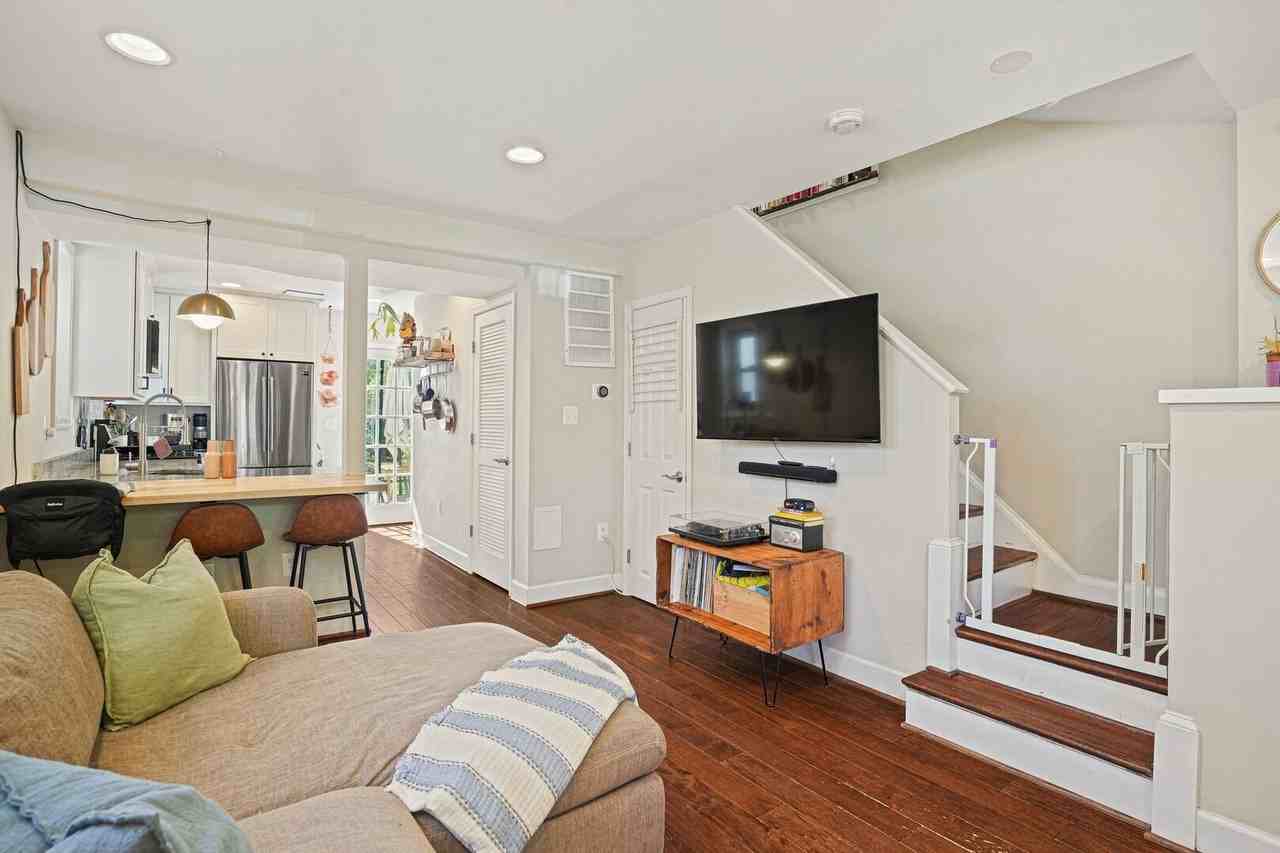 1713 Newton St Ne - Photo 6 of 26