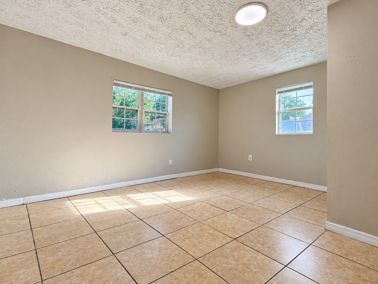 2881 W 7th St - Photo 4 of 9
