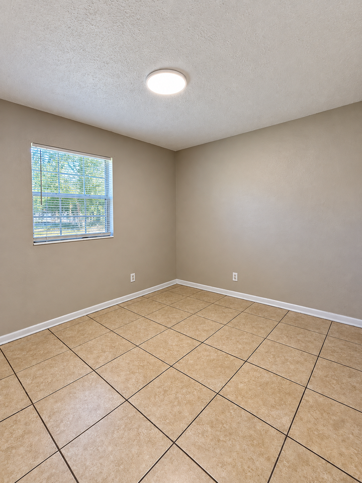 2881 W 7th St - Photo 5 of 9