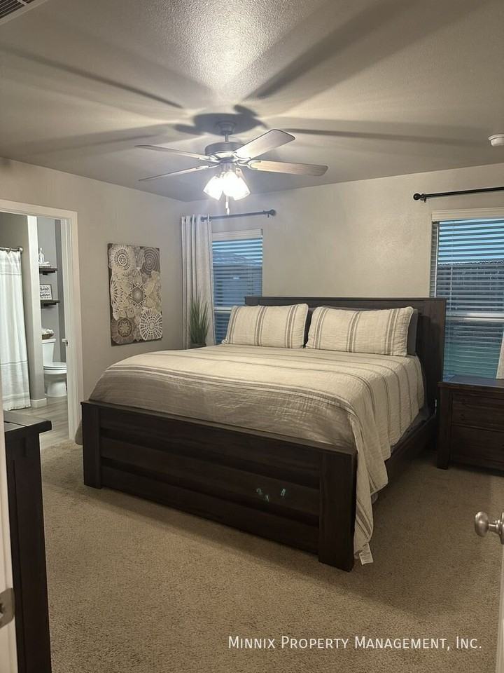 3415 Bryan Ave - Photo 3 of 8