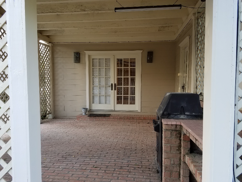 2545 Louisiana St - Photo 2 of 28