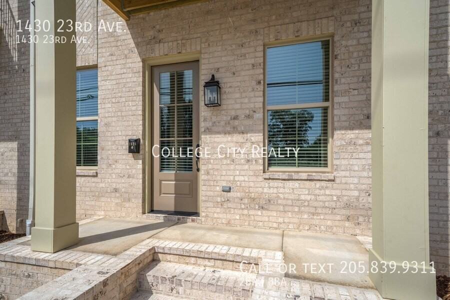 1430 23rd Ave - Photo 4 of 33