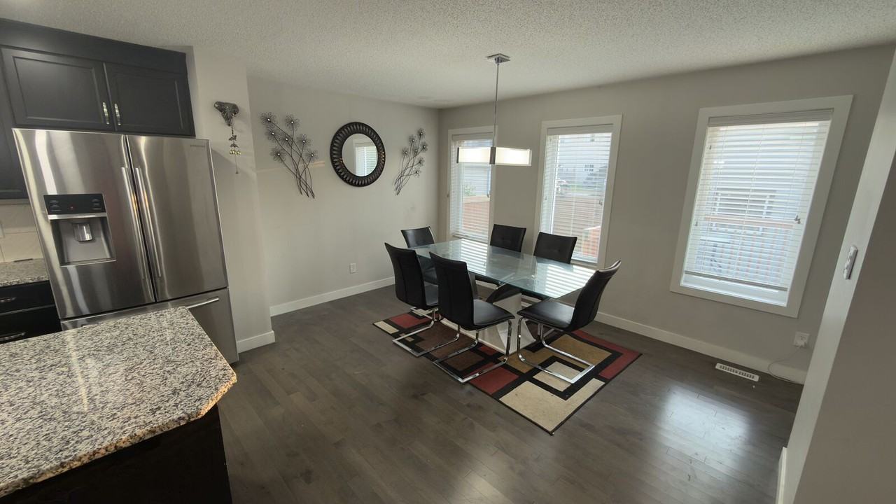 1448 33a St Nw - Photo 4 of 28