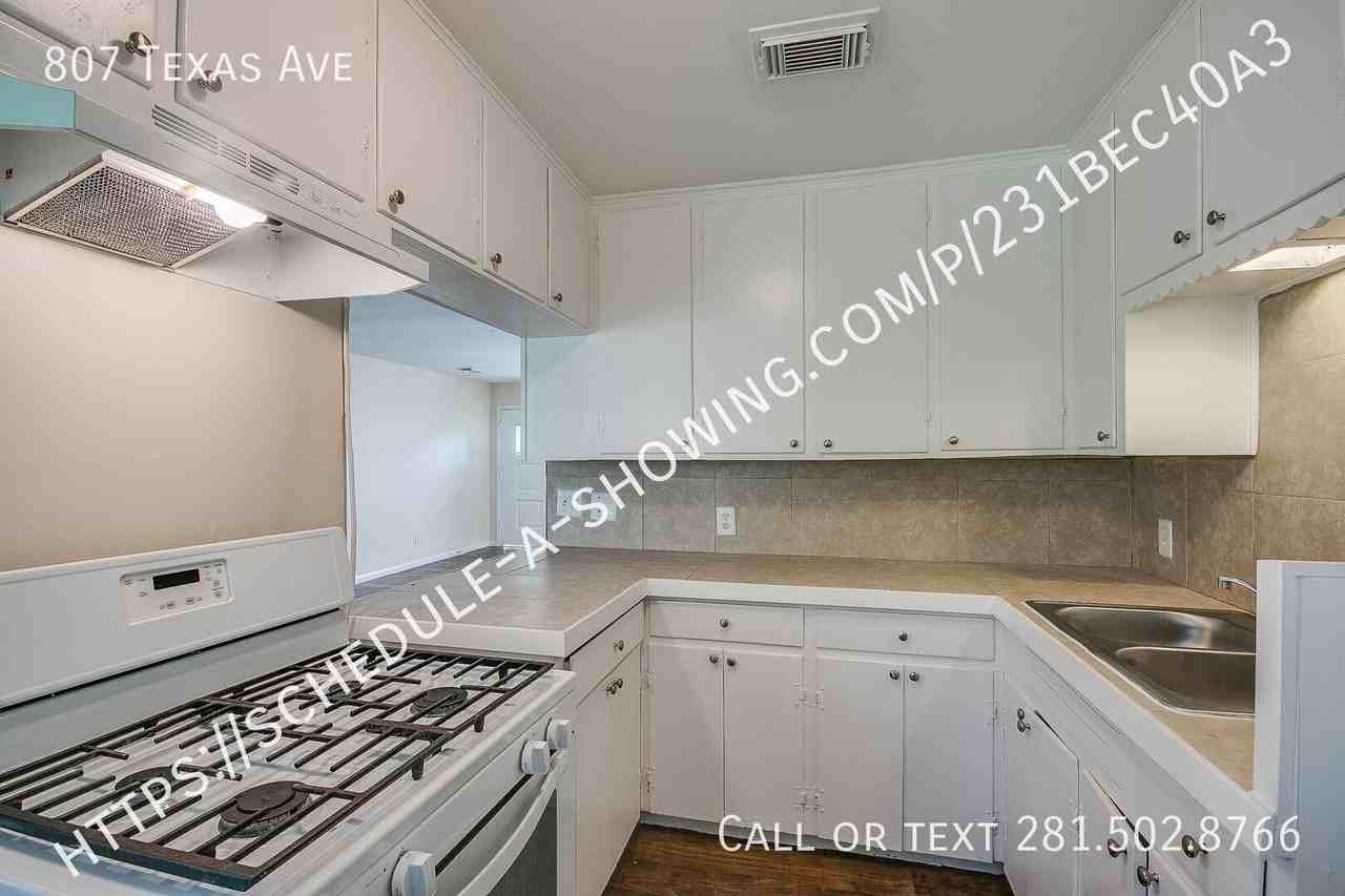 807 Texas Ave - Photo 7 of 17