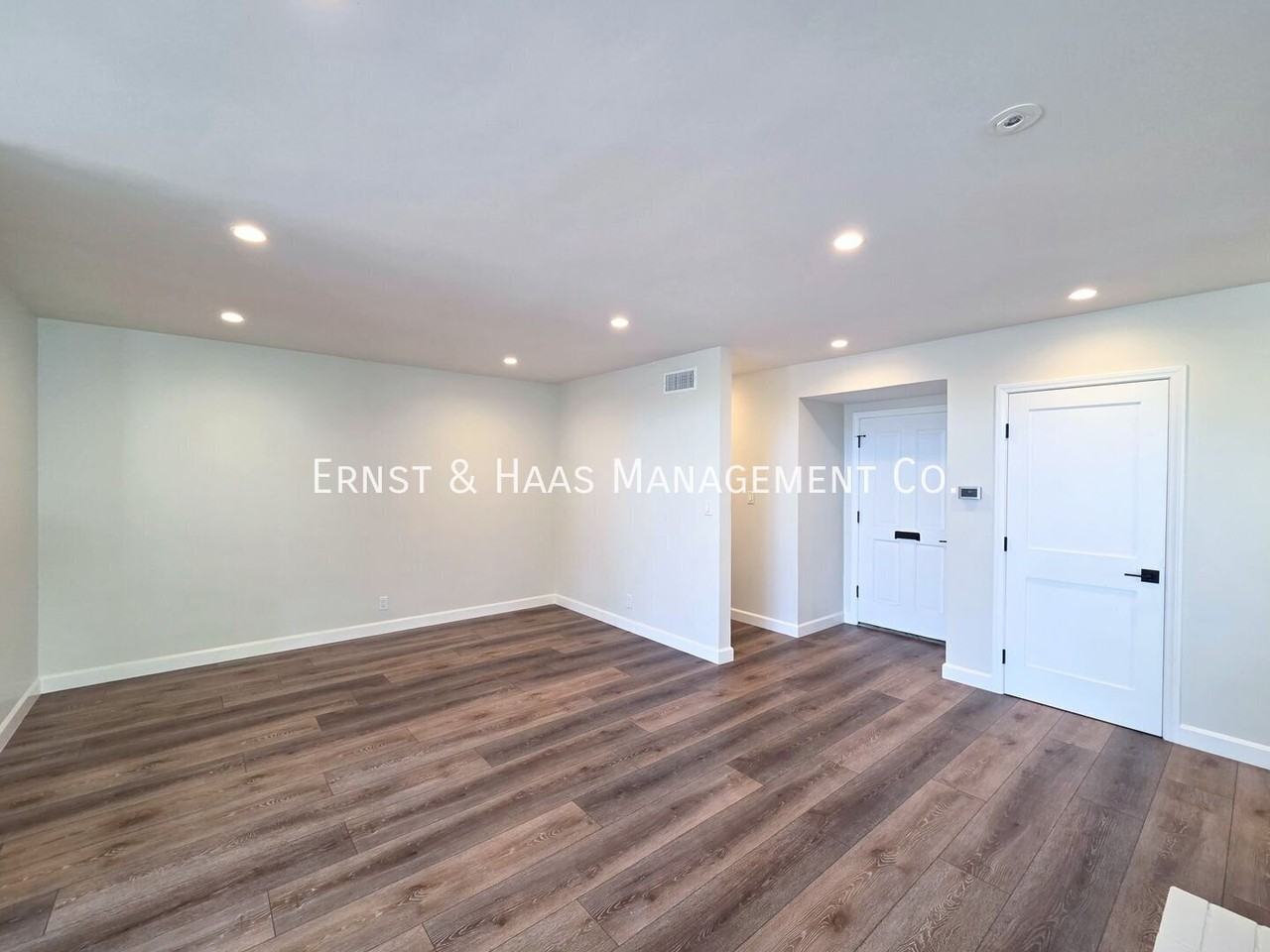 872 N Karen Way - Photo 5 of 36