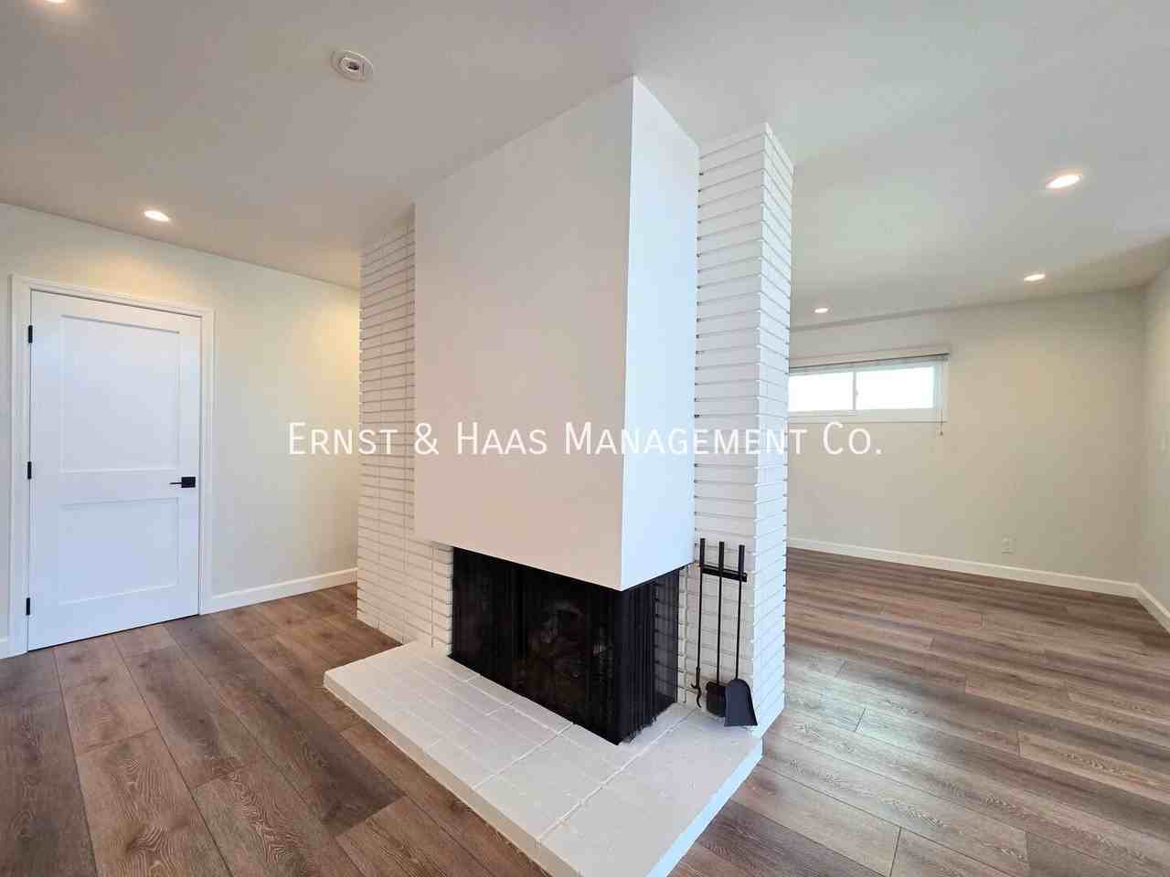 872 N Karen Way - Photo 6 of 36