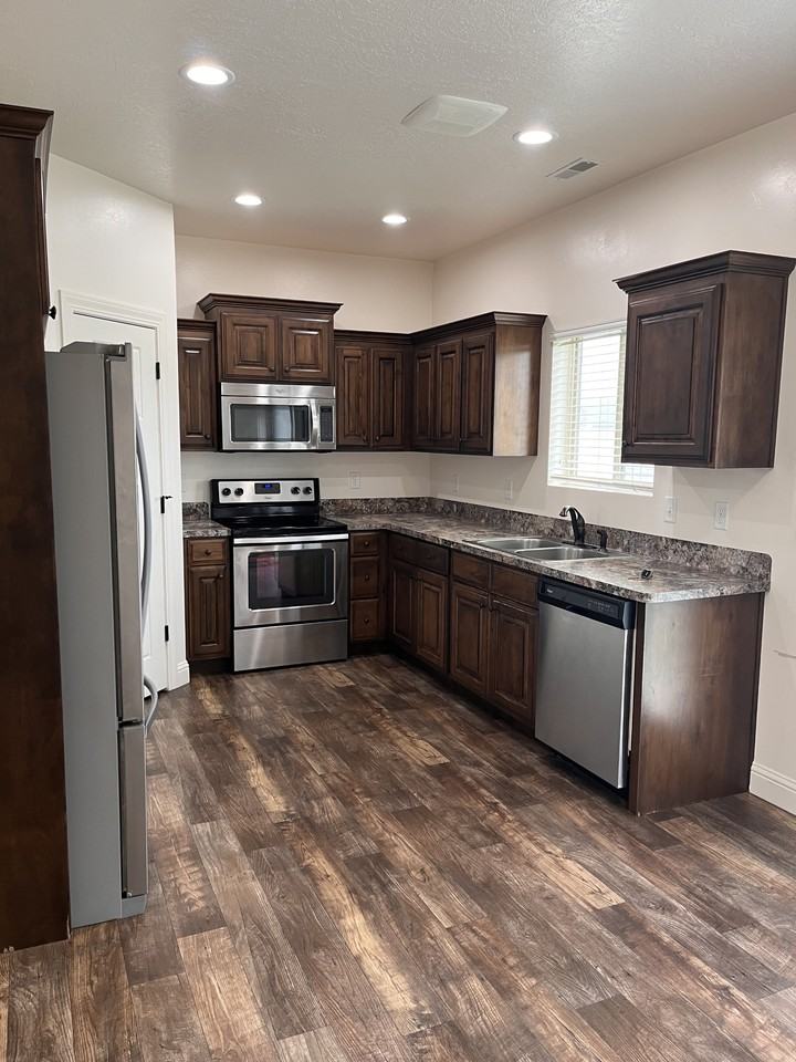 1541 Stonehedge Ct #NA - Photo 7 of 31