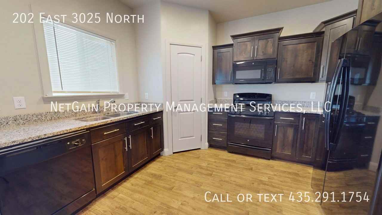 202 E 3025 N - Photo 3 of 14