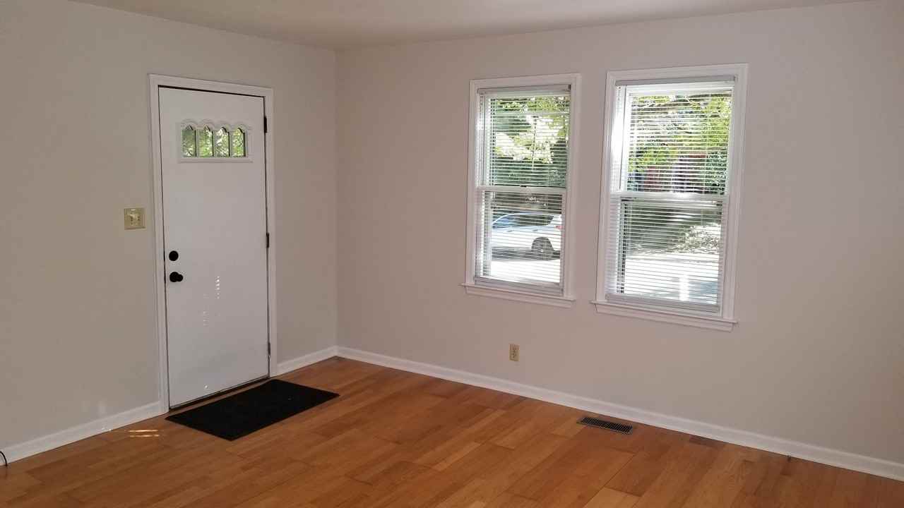 1124 W 6th St - Photo 2 of 24