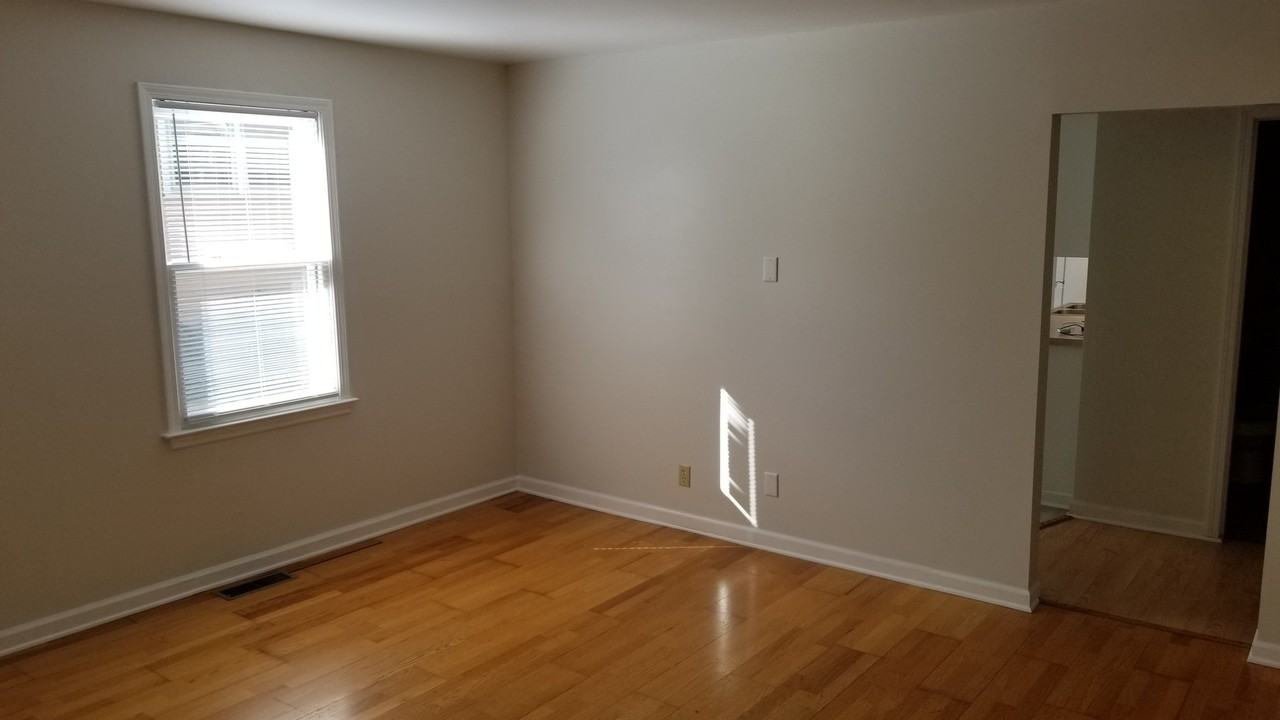 1124 W 6th St - Photo 3 of 24