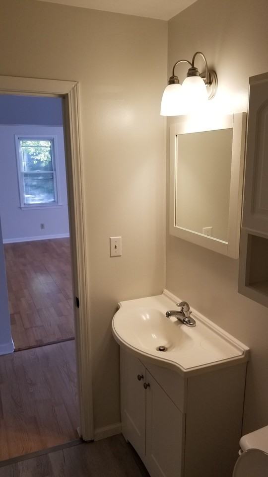 1124 W 6th St - Photo 4 of 24