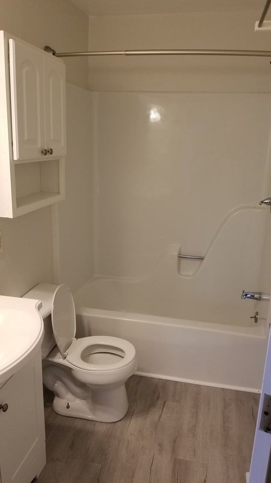 1124 W 6th St - Photo 5 of 24
